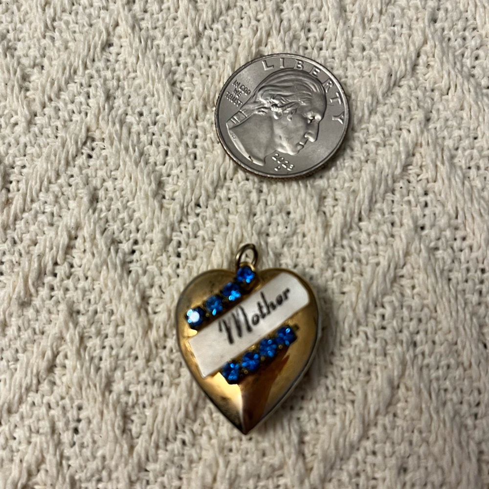 Beautiful Vintage Goldtone Mother Locket With Rhinestones